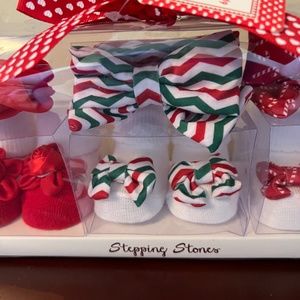 NWT - 6 Piece Christmas Headwrap & Sock Set - Size 0-6 months